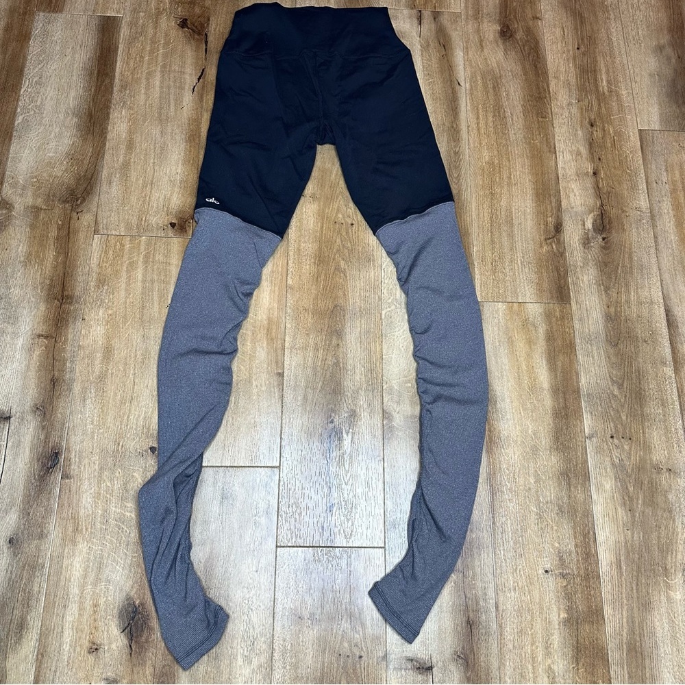 Alo Yoga Goddess Ribbed Ruched Leggings Gray & Black - Picture 8 of 14